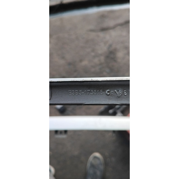 Moldura Grade Central Parachoque Ford Ka 2016 2017 Brilhante