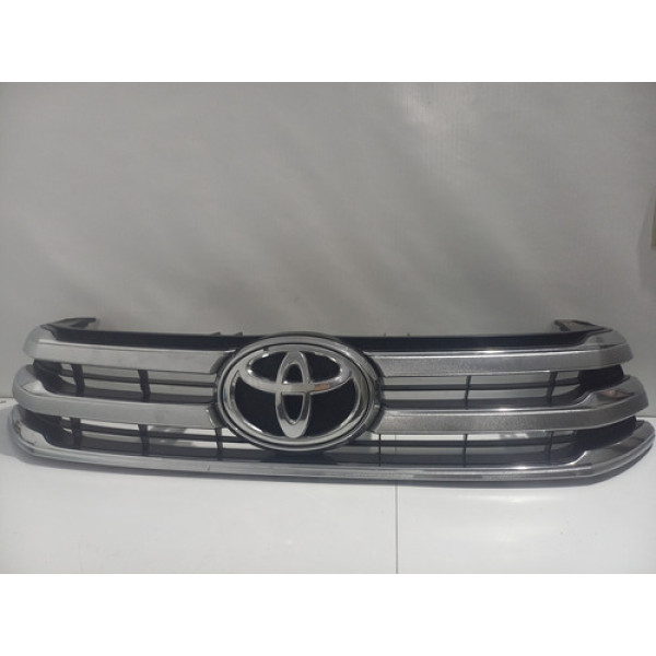 Grade Dianteira Com Emblema Toyota Hilux 16/18 *detalhes Brilhante