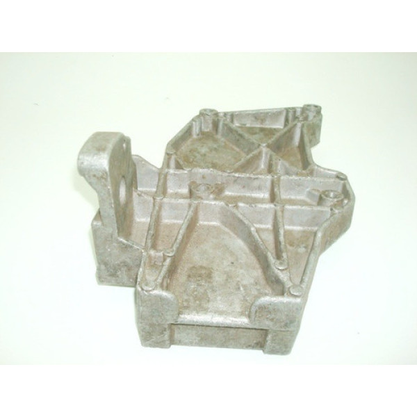 Suporte Compressor Ar Cond/ Passat - A4 98/99/00/ 058260885c