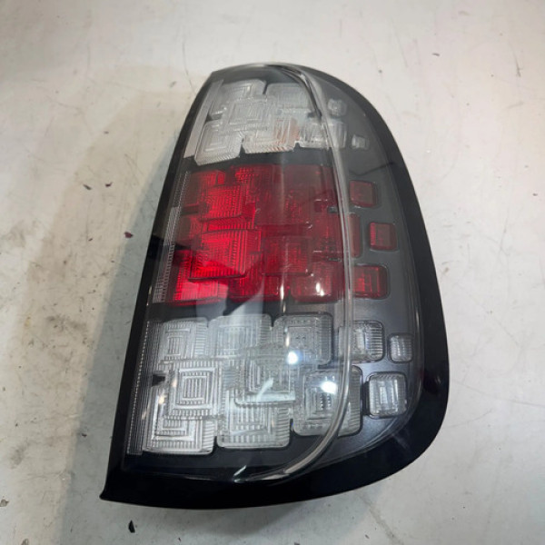 Lanterna Traseira Direita Uno 2016 2017 2018 2019 Original Direito/passageiro Vermelho