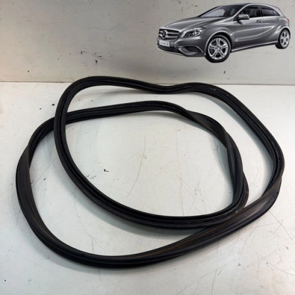 Borracha Acabamento Porta Mala Mercedes A200 2014 A 2017