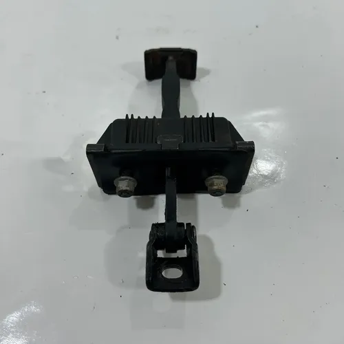 Limitador Porta Traseira Esquerda Freelander 2 2011 2012