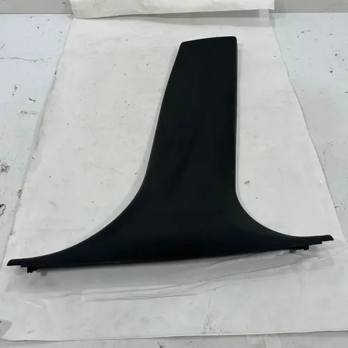 Moldura Inferior Coluna Direita Bmw 120i 2016 a 2018