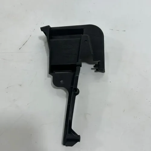 Suporte Fechadura Porta Traseira Direita Ranger 2013 A 2021