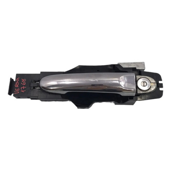 Maçaneta Externa Dianteira Esquerda Nissan Versa 2017/2021 Dianteira