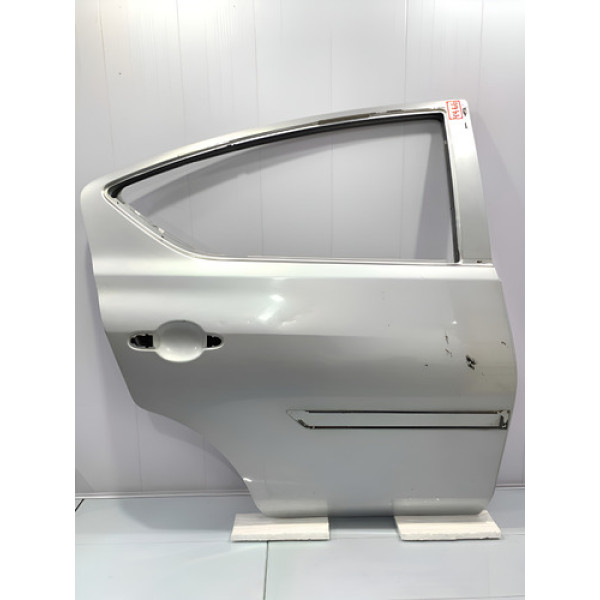Porta Traseira Direita Nissan Versa 2011/2020 C/detalhes Traseira Direita Prateado