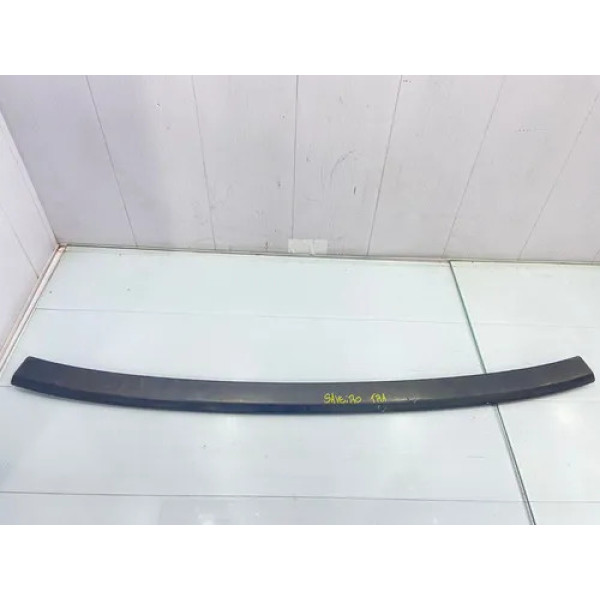 Moldura Superior Tampa Traseira Volkswagen Saveiro 2009/2020 Preto