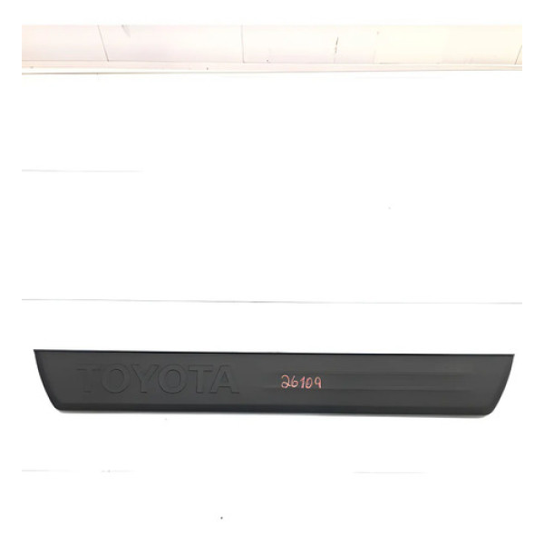 Soleira Porta Dianteira Direita Toyota Hilux 2016/2023 Preto