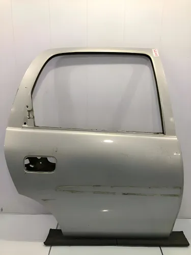 Porta Traseira Direita Chevrolet Corsa Classic 2000/2010 Traseira Direita Prateado