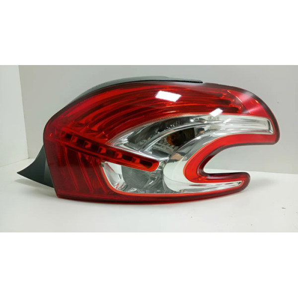Lanterna Traseira Direita Peugeot 208 2013 Á 2016 Direito/passageiro Vermelho