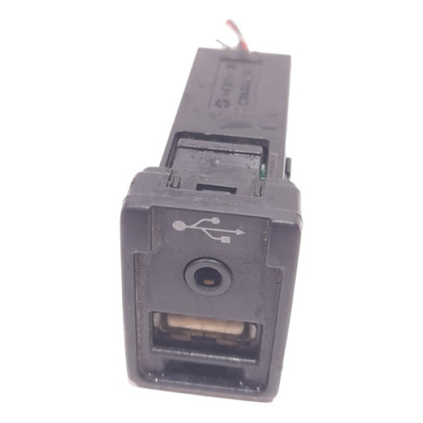 Entrada Usb Auxiliar Toyota Hilux Sw4 2016 2017 C8929