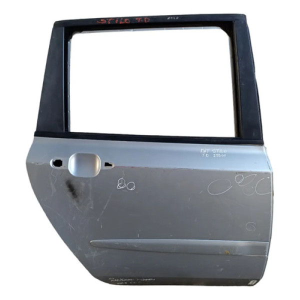 Porta Traseira Direita Fiat Stilo Com Pequenos Detalhes  Traseira Direito Prata