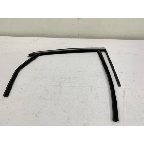 Pestana Externa Superior Traseira Direita Fusion 2013 2018 Prateado