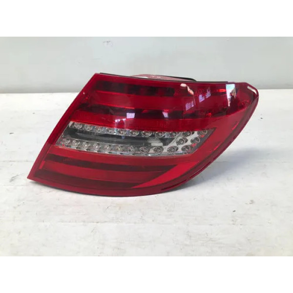 Lanterna Traseira Direita Mercedes C180 2011 2012 Direito/passageiro Vermelho
