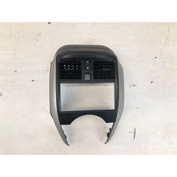 Moldura Central Painel Difusor Ar Nissan Versa 2015 2019 Det
