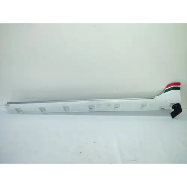Spoiler Lateral Esquerdo Renault Duster 2016 Detalhe