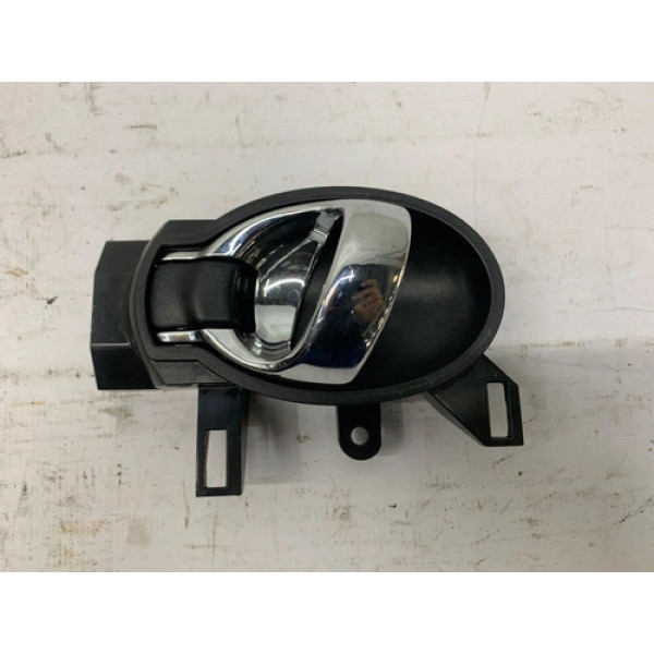 Maçaneta Interna Esquerda Nissan Versa 2015 2019 Prateado Dianteira/traseira