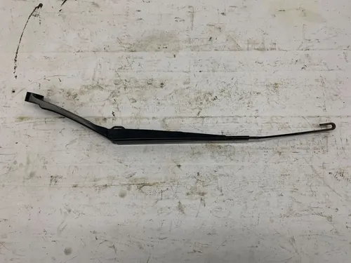 Braço Limpador Esquerdo Para Brisa Nissan Versa 2015 2019 Esquerdo