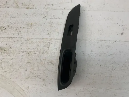 Moldura Botão Vidro Dianteiro Direito Nissan Versa 2015 2019
