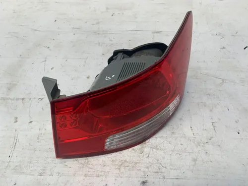 Lanterna Direita Kia Cerato 2009 2012 Direito/passageiro Vermelho
