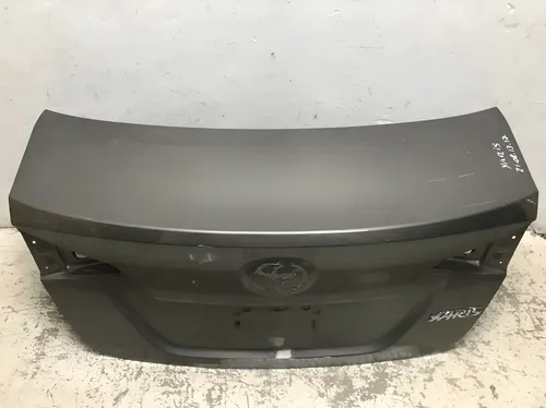Tampa Traseira Toyota Yaris Sedan 21081317 Cinza