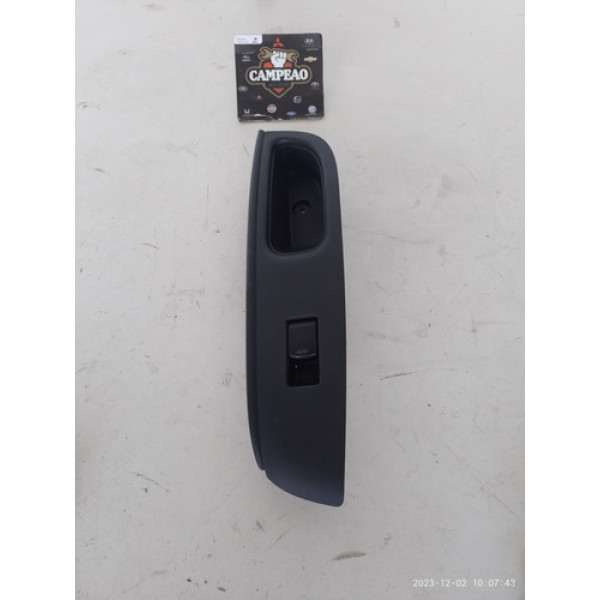 Moldura Botao Vidro Traseiro Esquerdo Nissan Versa 2017