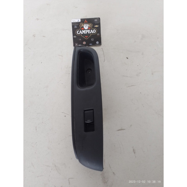 Moldura Botao Vidro Traseiro Esquerdo Nissan Versa 2017