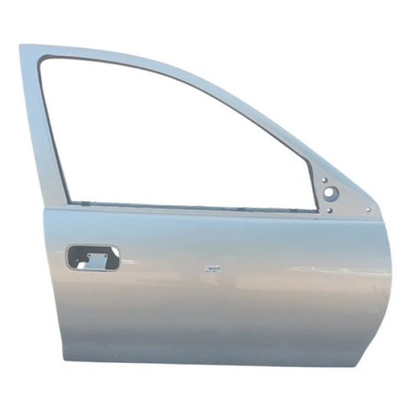 Porta Dianteira Direita Corsa Classic 2000 A 2010 Detalhe Dianteira Direito Prata