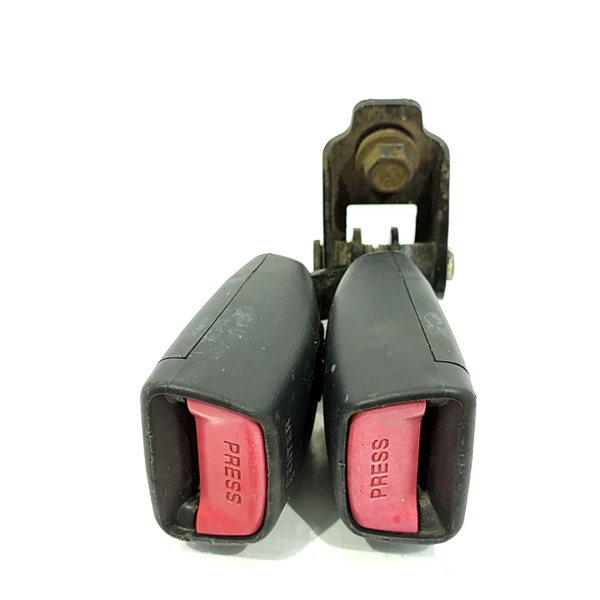 ENGATE FEMEA CINTO TRASEIRO ESQUERDO CENTRAL HYUNDAI I30 2.0  2011 46685