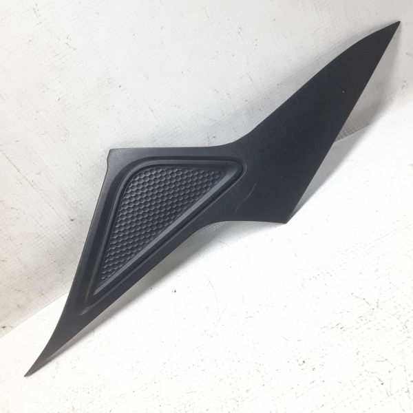 ACABAMENTO EXTERNO COLUNA TRASEIRA DIREITA  HYUNDAI HB20 1.0  2020 194648