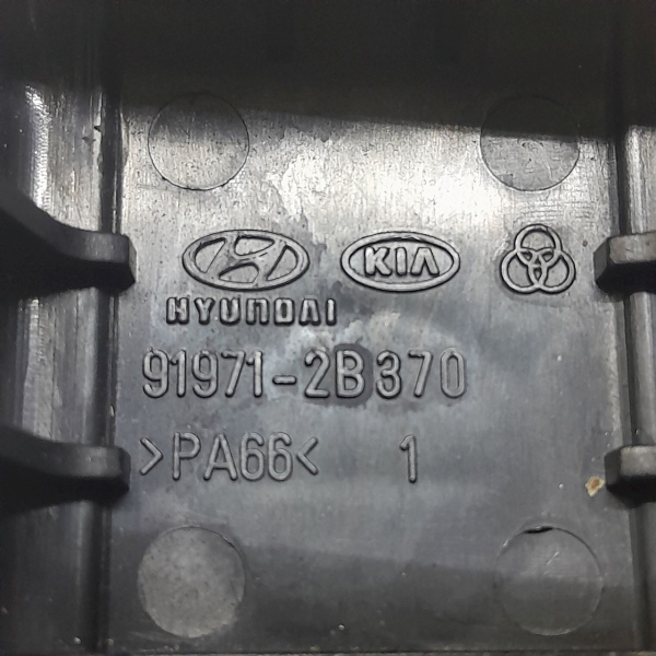 ACABAMENTO PÓLO POSITIVO BATERIA  HYUNDAI SANTA FE 2.7 2008 211394