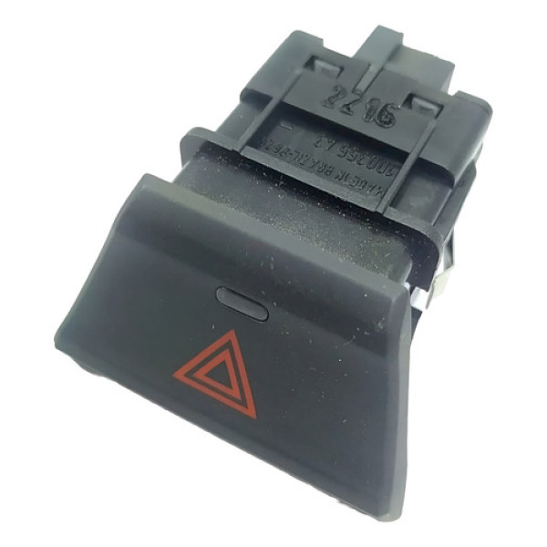 Botão Pisca-alerta Gm Onix 2016 Original 15924 Preto