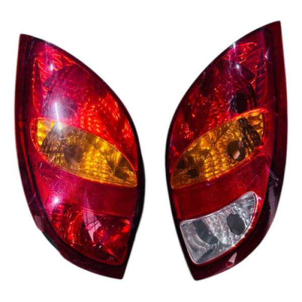 Par De Lanternas Traseiras Chevrolet Celta 2001 2005 Detalhe Ambos Lados Vermelho