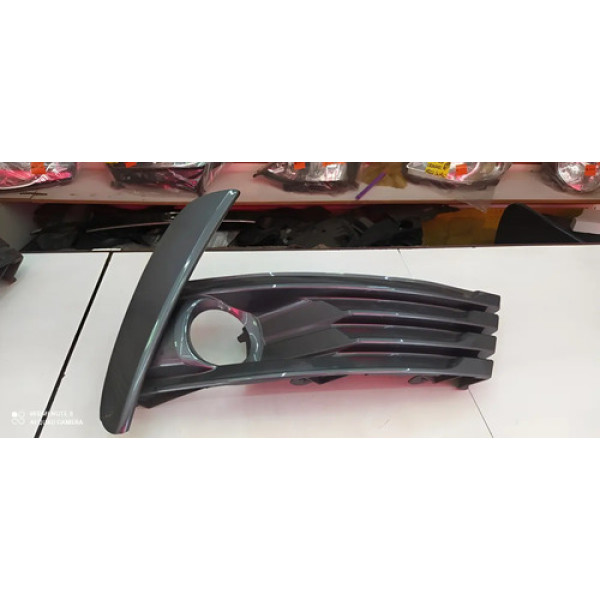 Grade Farol De Milha Direito Toyota 2018 2019  Cinza Direito
