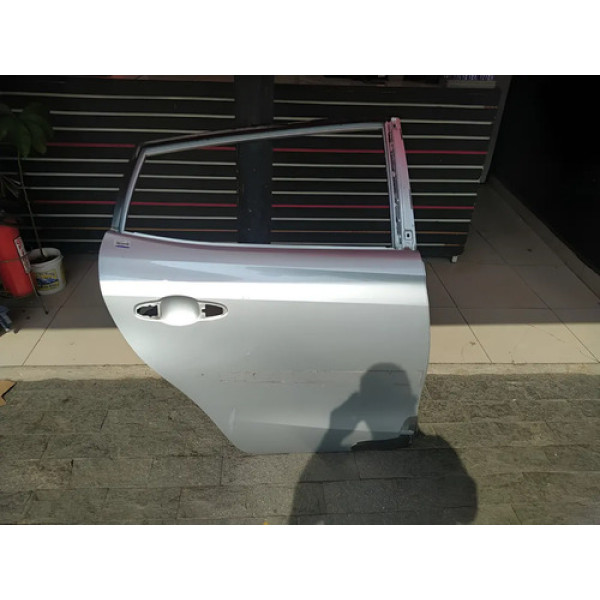 Porta Traseira Direita Toyota Yaris Hatch 2017 A 2023 Traseira Direita Prata