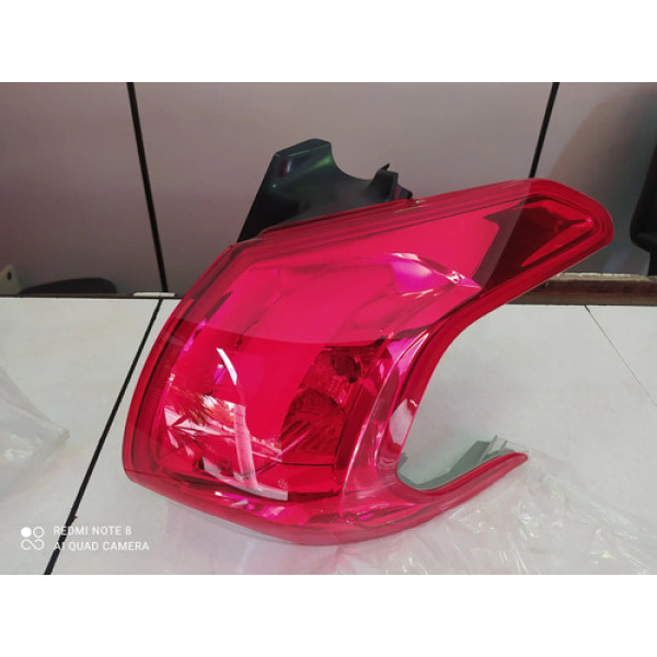 Lanterna Traseira Direita Peugeot 2008 2015 A 2020 Direito/passageiro Vermelho
