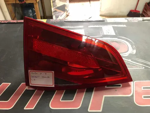 Lanterna Esquerda Tampa Audi A4 2008 2009 2010 2011 2012 Esquerdo Vermelho