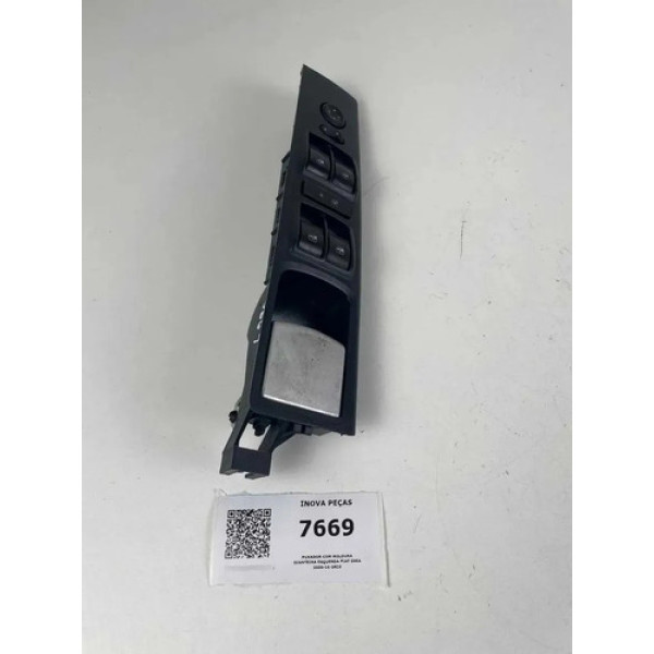 Puxador Com Moldura Dianteira Esquerda Fiat Idea 2006-16