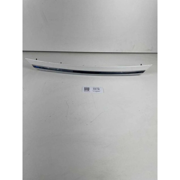 Moldura Placa Superior Mala Toyota Corolla  2019 Preto