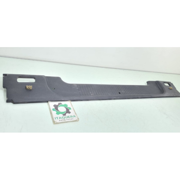 Acabamento Batente Porta Malas Nissan Versa Ano 2017 2018