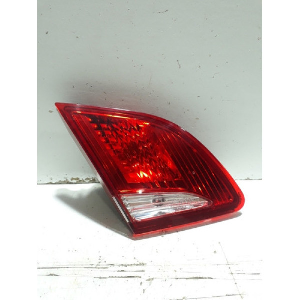 Lanterna Tampa Traseira L. Esquerdo Peugeot 408 2011/2014 Esquerdo/motorista Vermelho