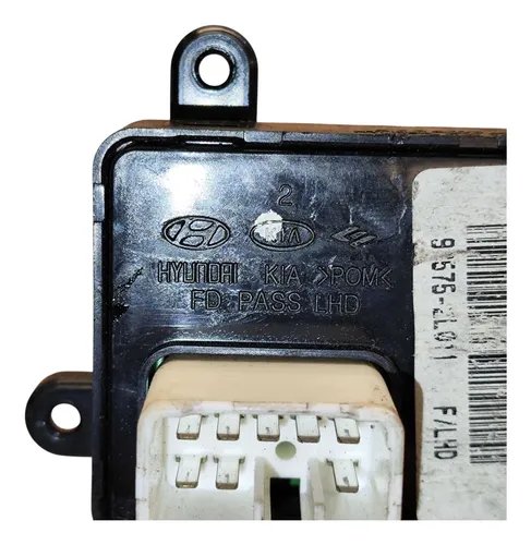 Botão Vidro Dianteiro Direito Hyundai I30 2009/13 935752l011