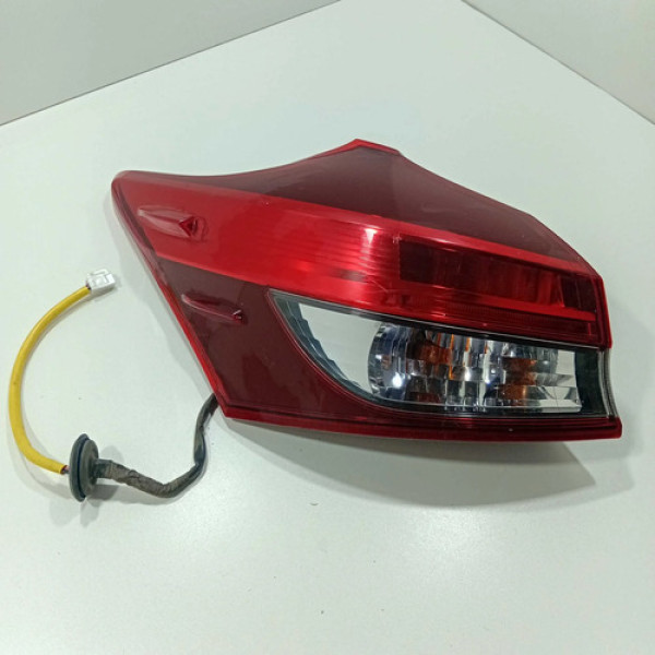 Lanterna Traseira Esquerda Fumê Toyota Yaris Hatch 2018/24 Esquerdo/motorista Preto