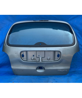 Tampa Traseira Megane 1999 A 2005 / Detalhes Prateado Tampa Traseira Megane 1999 A 2005 / Detalhes Prateado