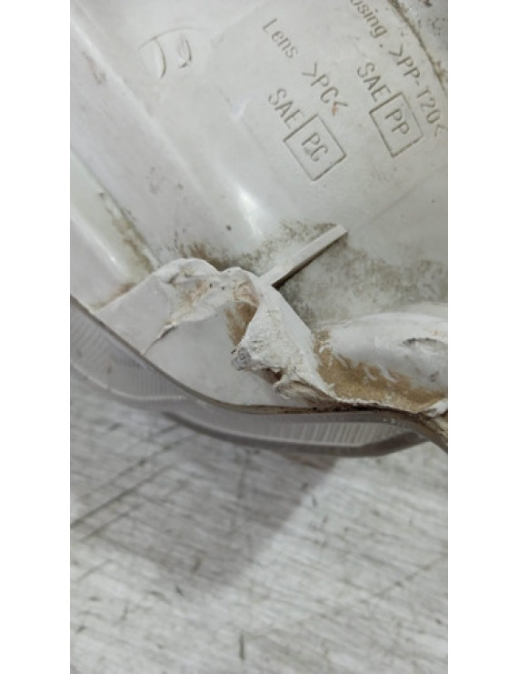 Farol Direito Suzuki Grand Vitara 1999 - 2005 / Detalhe Direito