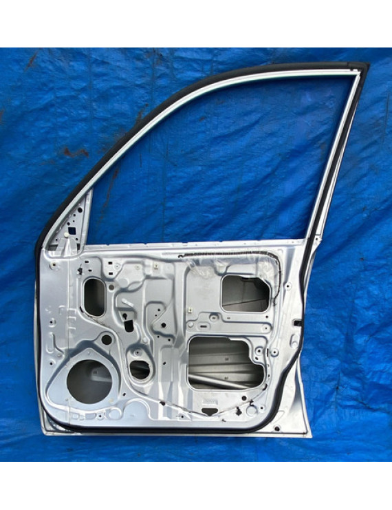 Porta Dianteira Direita Rav4 2000 Á 2005 / Detalhes Dianteira Direita Prateado