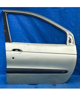 Porta Dianteira Direita Renault Scenic 2001 A 2009 Dianteira Direita Prateado