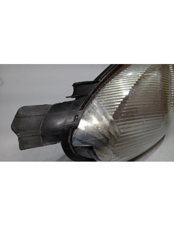 Farol Direito Xsara Picasso 2000 - 2005  / Detalhe Direito/passageiro