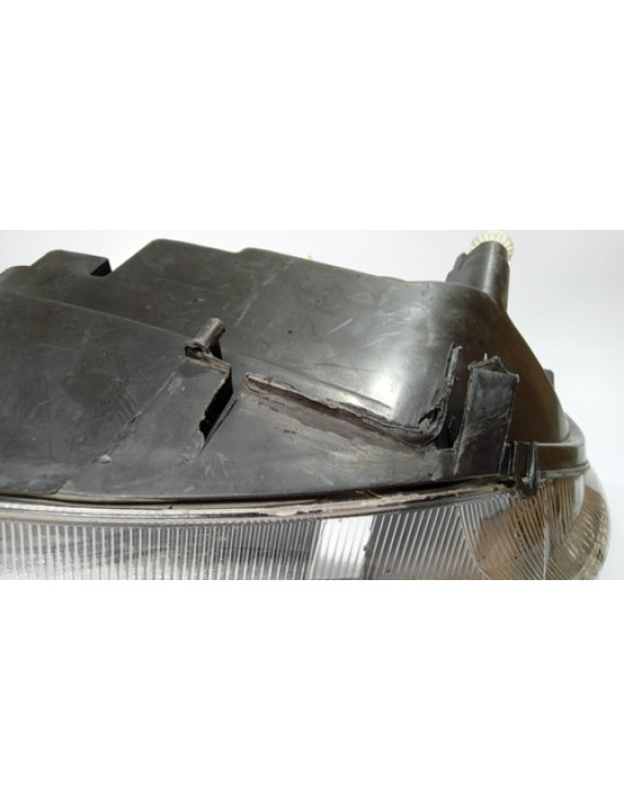 Farol Direito Xsara Picasso 2000 - 2005  / Detalhe Direito/passageiro