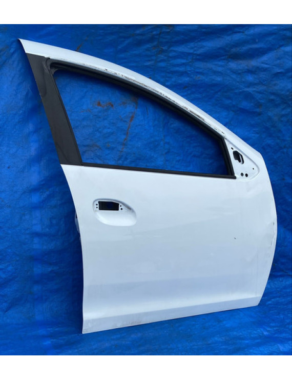Porta Dianteira Direita Sandero 2014 A 2020 / Detalhe Dianteira Direita Branco